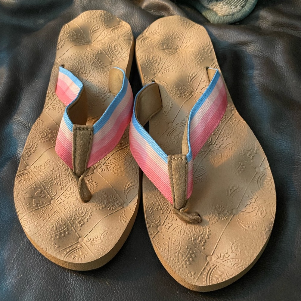 Woman’s sz 7 cushion bottomed Flip Flops
